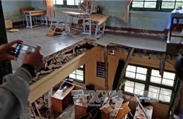 Lâm Đồng: Sập sàn phòng học, 10 học sinh lớp 6 nhập viện 